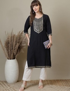 Kurtis Negros Bordados para Mujer, Viscosa y Rayón, Ropa Casual Tradicional India y Pakistaní, Colecciones de Kurtis Elegantes para Mujer - Product Image 1