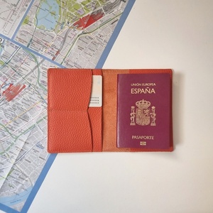 Couverture de passeport en cuir minimaliste support personnalisé pour cadeau pour elle et lui cadeau pour les voyageurs PTH-0079 - Product Image 2
