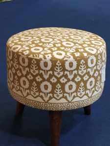 Taburete de madera convertible tradicional indio Ikat con estampado a bloques, hecho a mano, tapizado, decorativo, para dormitorio, con almacenamiento. - Product Image 4