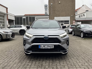 Toyota RAV4 2.5L Híbrido Enchufable 4x4 Estilo 2024 – SUV Eficiente con Tracción en las Cuatro Ruedas - Product Image 3
