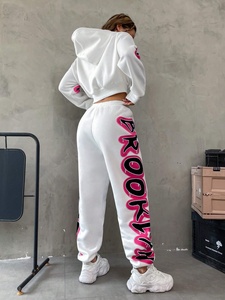Ensemble de survêtement pour femme, design tendance, confortable, pour l'entraînement et les activités de plein air, avec logo - Product Image 2