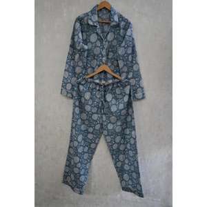 Conjunto de Pijama de Algodón con Estampado Floral Hecho a Mano, Ropa de Dormir Suave - Product Image 3