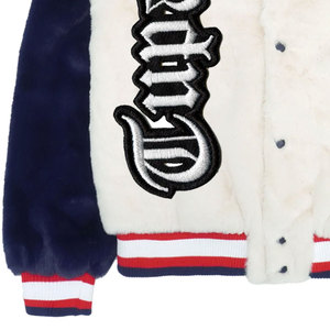 แจ็คเก็ตบอมเบอร์ขนสัตว์คุณภาพสูงเป็นมิตรกับสิ่งแวดล้อม MOQ ต่ำ สำหรับผู้ชาย รับผลิตตามแบบ OEM เคลือบกันน้ำ สไตล์ไฮสตรีท พร้อมโลโก้ด้านหน้า สำหรับเด็กผู้ชาย - Product Image 4