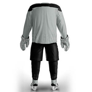 Ensemble maillot et pantalon de hockey sur glace fabriqué au Pakistan, conçu avec un tissu de qualité professionnelle offrant respirabilité et confort - Product Image 3
