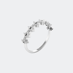 Anillo Minimalista con Engaste de Racimo Disperso de Marquesa y Corte Redondo de 0.55 CTW - Product Image 5