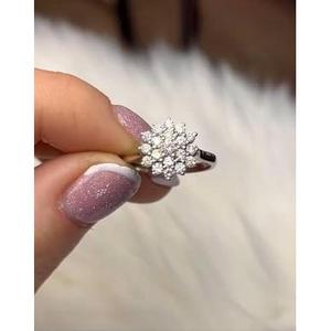 Anillo de aniversario de diamantes cultivados en laboratorio en plata de ley 925 Regalo de San Valentín para ella - Product Image 2
