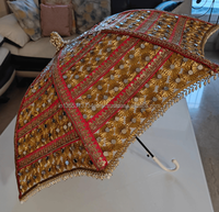 Parasol de mariage indien fait main, décoratif, avec miroir et art Gota Patti, design d'ombrelle, poignée en métal, pour décoration de toile de fond de fête de mariage