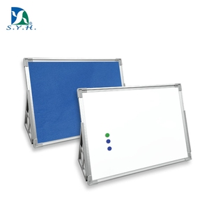 Pizarra Magnética de Doble Cara con Superficie de Exhibición de Franela y Soporte de Marco de Aluminio Plegable - Product Image 1
