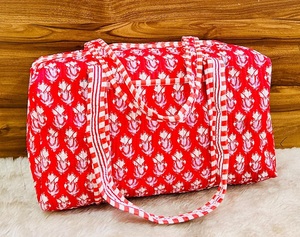 Grand sac de voyage matelassé bohème en coton imprimé, fait main, coloré, avec deux anses, style mode, idéal pour les voyages - Product Image 4