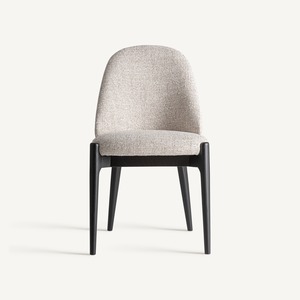 Silla de Comedor Elegante y Moderna con Brazos de Bouclé, Muebles Minimalistas de Madera Maciza para Proyectos Residenciales de Primera Calidad - Product Image 2
