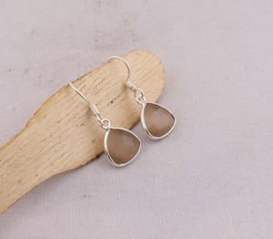 Orecchini all'ingrosso in pietra di luna naturale, argento sterling 925, taglio trilione, con gemma, realizzati a mano, calcedonio pesca, del produttore - Product Image 3