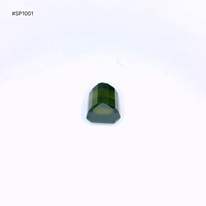 พลอยทัวร์มาลีนสีเขียวอ่อน เกรด 3A รูปทรงแปดเหลี่ยม น้ำหนัก 5.30 กะรัต เจียระไนแบบเหลี่ยม  ความใสระดับดี สีธรรมชาติ สำหรับใช้ในงานออกแบบเครื่องประดับ - Product Image 4