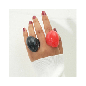 Anillo de Resina Artesanal, Color Personalizado, Sin Plomo, Diseño Moderno para Bodas, Compromisos y Fiestas, Accesorio de Joyería - Product Image 6