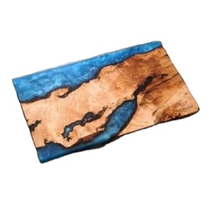 Planche à découper en résine bleue Top Premium avec poignée Planche à découper de service en bois de manguier exportée par Aaliyan Impex - Product Image 1
