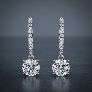 Pendientes de Diamantes Redondos Blancos Dorados de Estilo Arquitectónico, Joyería Fina de Lujo para Novias, Diseño de Alta Gama para Mujer - Product Image 2