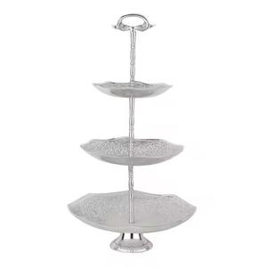 ชั้นวางขนมโลหะตกแต่งอย่างหรูหราสำหรับจัดวางมัฟฟิน ทรัฟเฟิล และอัลมอนด์ - Product Image 1