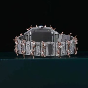 Montre analogique carrée de luxe au design unique pour femmes, bracelet en or rose entièrement serti de diamants, date disponible, à prix compétitif - Product Image 4