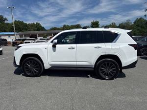 LX 600 F 2023 Usado, SUV de Lujo de Tamaño Grande (Paquete Deportivo) - Product Image 1
