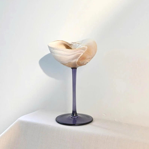 Verres à vin personnalisés en forme de coquillage, coupe conque avec perle pour décoration de mariage à la plage, verres à vin personnalisés avec pendentifs, cadeau de mariage - Product Image 1