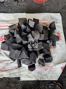 Charbon de bois noir naturel à faible teneur en fumée de bois dur Khaya en morceaux pour restaurants familiaux et barbecues en plein air - Product Image 3