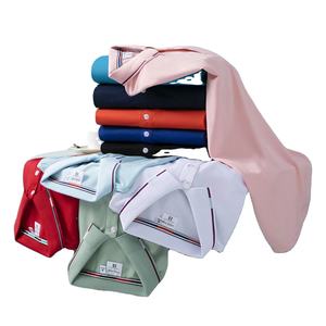 เสื้อโปโลแขนสั้นสำหรับผู้ชายผ้าคอตตอนโพลีเอสเตอร์เนื้อนุ่มสีพื้นแบบคลาสสิกแห้งเร็วมาใหม่โลโก้ที่กำหนดเอง - Product Image 6