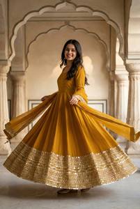 ชุดเดรส Anarkali ผ้าไหมโรมันปักลายอย่างดีเยี่ยม พร้อมผ้าคลุมไหล่ คอลเลคชั่นส่งออกสำหรับชุดพื้นเมือง - Product Image 3