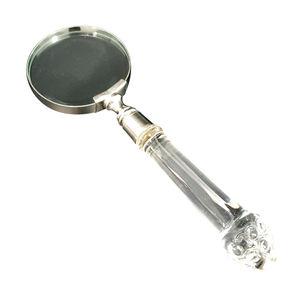 Loupe en métal de taille et de forme personnalisées, finition chromée avec poignée en acrylique - Product Image 1
