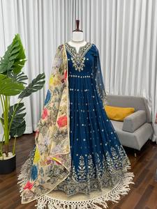 Nuevo Conjunto de Moda de Diseñador: Kurta Anarkali con Bordado Intenso, Pantalón y Dupatta - Product Image 5