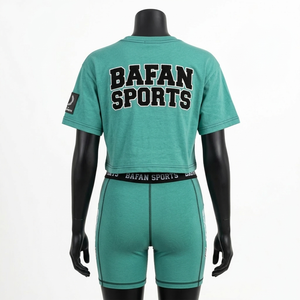 ชุดเสื้อยืดผ้าคอตตอนโพลีเอสเตอร์สแปนเด็กซ์ 220 GSM สำหรับผู้หญิง และกางเกงเลกกิ้งแบบยืดสีเขียวอมฟ้า พิมพ์โลโก้ตามสั่ง ชุดสำหรับผู้หญิง - Product Image 4