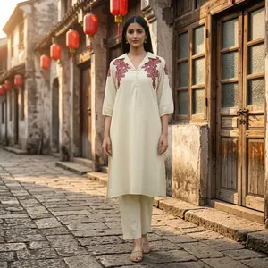 Kurta Droite Brodé en Pur Coton avec Pantalon Assorti, Col à Revers, Élégante, Confortable, Tenue Décontractée - Product Image 4