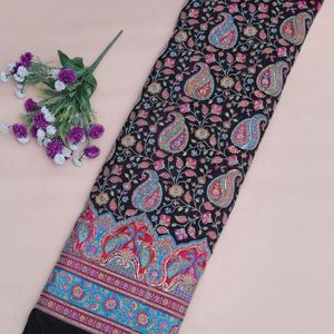 Tissu ethnique indien en crêpe léger, noir de jais, motif paon paisley, 54 pouces, avec accentuations de sequins scintillants - Product Image 1