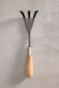 Trio d'outils de jardin en acier au carbone de style vintage avec manches en bois pour la culture en arrière-cour et au jardin - Product Image 5