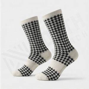 Women Tight Compression Polyester Nylon <b>Running</b> <b>Socks</b> Athletic Sports Support Breathable Moisture Wicking Pro Customized Color - Product Image 3
