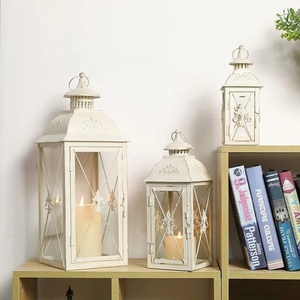 Colección de Faroles Marroquíes de Diseño con Marco de Metal Blanco Envejecido para Decoración Premium de Bodas, Jardines y Patios - Product Image 3