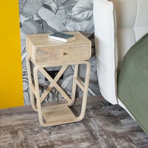 Mesita de noche Vandana Crystal Line en un estilo retro y elegante, hecha de madera de mango - Product Image 1