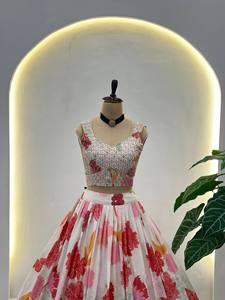 Lehenga Choli blanc floral avec dupatta rose vif en soie Chinon, style traditionnel - pour les fêtes et le charme festif de Diwali - Product Image 2