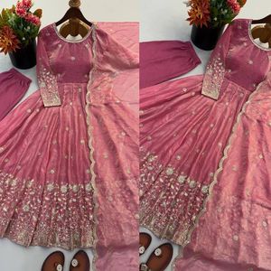 Elegante conjunto de vestido de diseñador para mujer, confeccionado con tela de seda premium, con hermosos bordados y detalles completos. - Product Image 6
