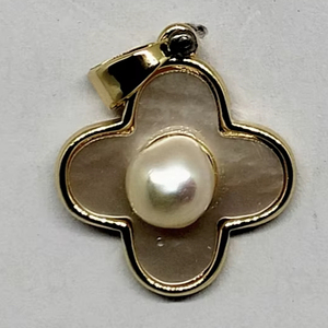 Conjunto de Colgante de Trébol con Perlas de Agua Dulce y Madreperla, Chapado en Oro, Venta al por Mayor - Product Image 5