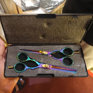 Ensemble de ciseaux de coiffure multicolores de 6 pouces avec logo personnalisé et emballage personnalisé - Product Image 3