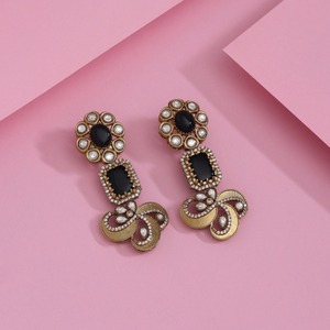 Pendientes Kundan tradicionales elegantes para mujer, joyería hecha a mano chapada en oro para función de boda, ropa de fiesta y trajes festivos - Product Image 6