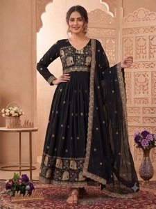 Leranath Fashion – Ensemble Anarkali long en micro-coton vert brodé Zari et sequins, style indien/pakistanais, avec dupatta, pour femme - Product Image 4