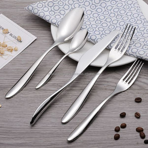 Juego de cubiertos de metal plateado de primera calidad diseñados para eventos formales que ofrecen una apariencia refinada y un ambiente gastronómico elegante - Product Image 1