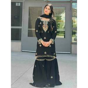 Top pour femme de designer-Ensemble Sharara et Dupatta avec broderie lourde - Product Image 1