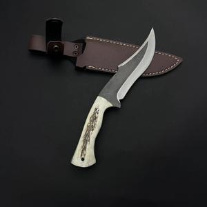 Cuchillo de Supervivencia para Caza, Hoja Fija de Acero Inoxidable con Borde Parcialmente Dentado, Grabado, Multifuncional, con Mango de Cuerno de Ciervo - Product Image 1