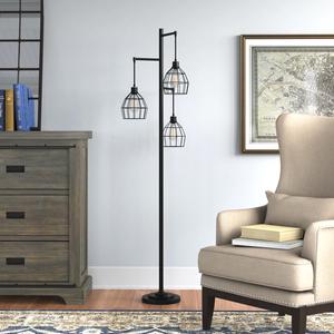 Lámpara de Pie con Acabado de Latón Premium y Elegante Pantalla para Decoración de Interiores de Lujo - Product Image 1