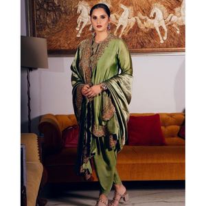 ผ้าไหมปักลายสุดสวยพร้อม dupatta mehendi - Product Image 1