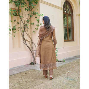 Conjunto de Traje de Fiesta para Mujer de Diseñador con Top y Pantalón Bordados y Dupatta para Ocasiones Especiales - Product Image 2