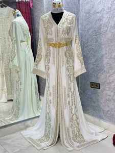 Elegante y modesta mujer hasta el suelo Kaftan de cuello alto árabe Abaya playa silueta vestido botón decoración cintura Natural - Product Image 2