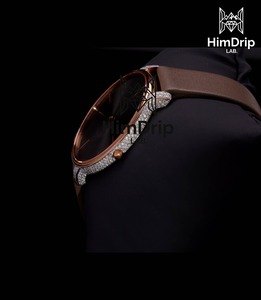 Montre à quartz personnalisée de qualité supérieure, cadran rond, bracelet en cuir, montre-bracelet de luxe tendance pour hommes et femmes, disponible à la vente - Product Image 4