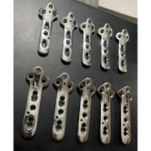 Plaques de blocage TPLO vétérinaires 3,5 mm en titane, droite et gauche, ensemble d'implants orthopédiques 16 pièces - Product Image 1